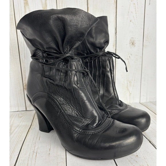 Earthies Eleganza Leather Zip Ankle Boots 8.5B Black Excellent Cond - Picture 1 of 9